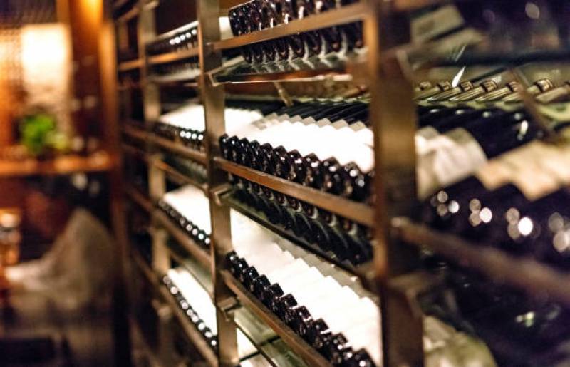 VENTE CAVE A VINS SUR MARSEILLE-GIGNAC